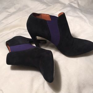 💚 Via Spiga Tocarra Suede Ankle Heels Booties